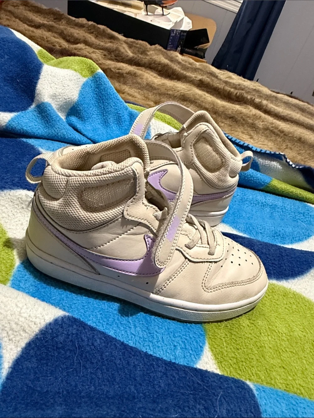 Nike Kids High-Top Sneakers Beige with Light Purple Swoosh